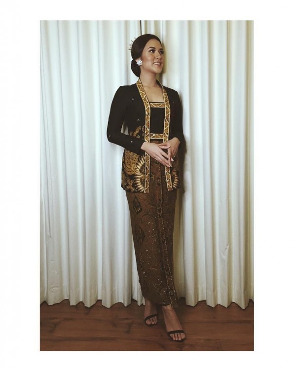 Detail Gambar Kebaya Jawa Nomer 14