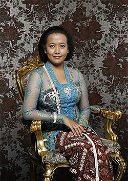 Detail Gambar Kebaya Jawa Nomer 6