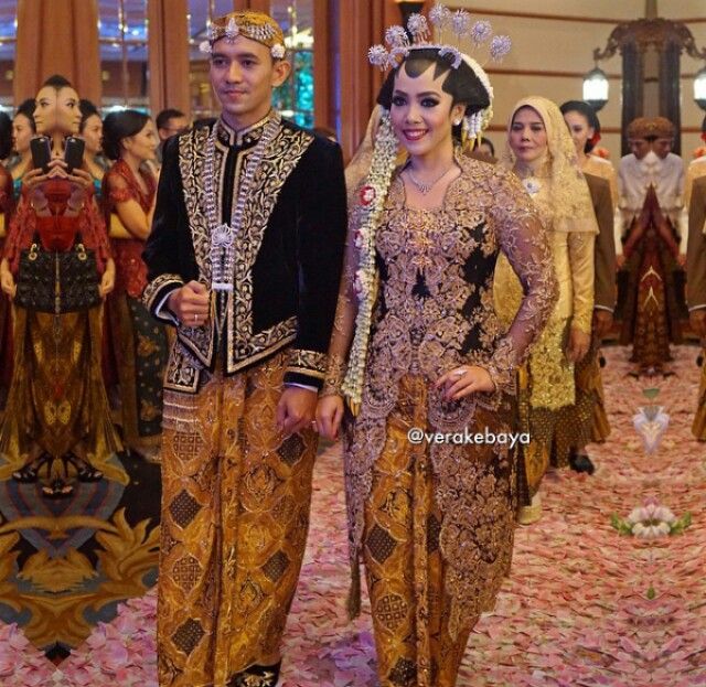 Detail Gambar Kebaya Jawa Tengah Nomer 13