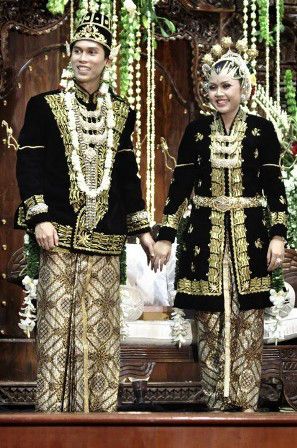 Detail Gambar Kebaya Jawa Tengah Nomer 17