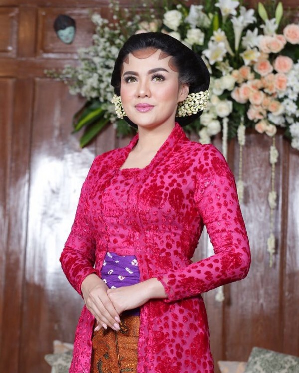 Detail Gambar Kebaya Jawa Tengah Nomer 18