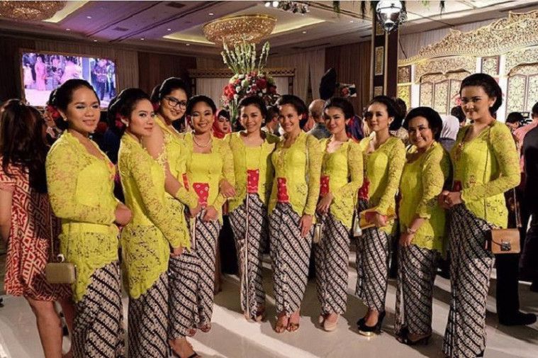 Detail Gambar Kebaya Jawa Tengah Nomer 21