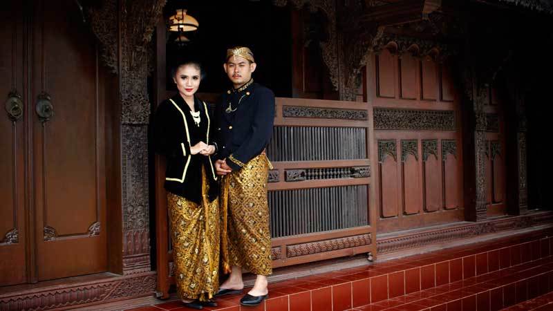 Detail Gambar Kebaya Jawa Tengah Nomer 25