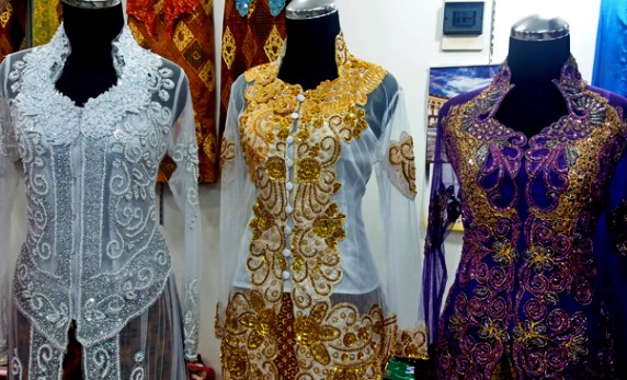 Detail Gambar Kebaya Jawa Tengah Nomer 44