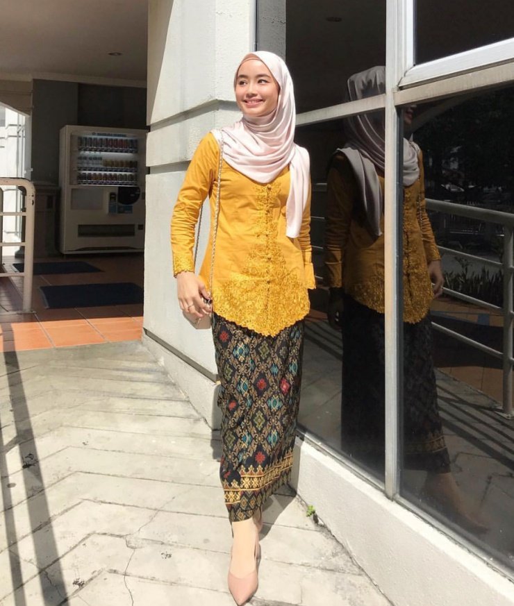 Detail Gambar Kebaya Modern Berhijab Nomer 31