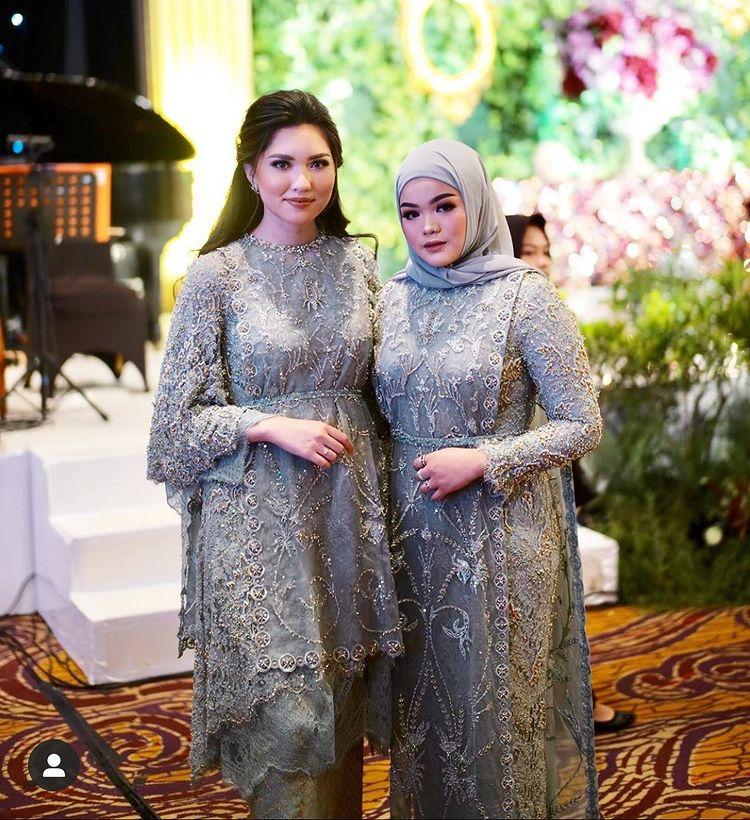 Detail Gambar Kebaya Modern Untuk Orang Tua Nomer 22