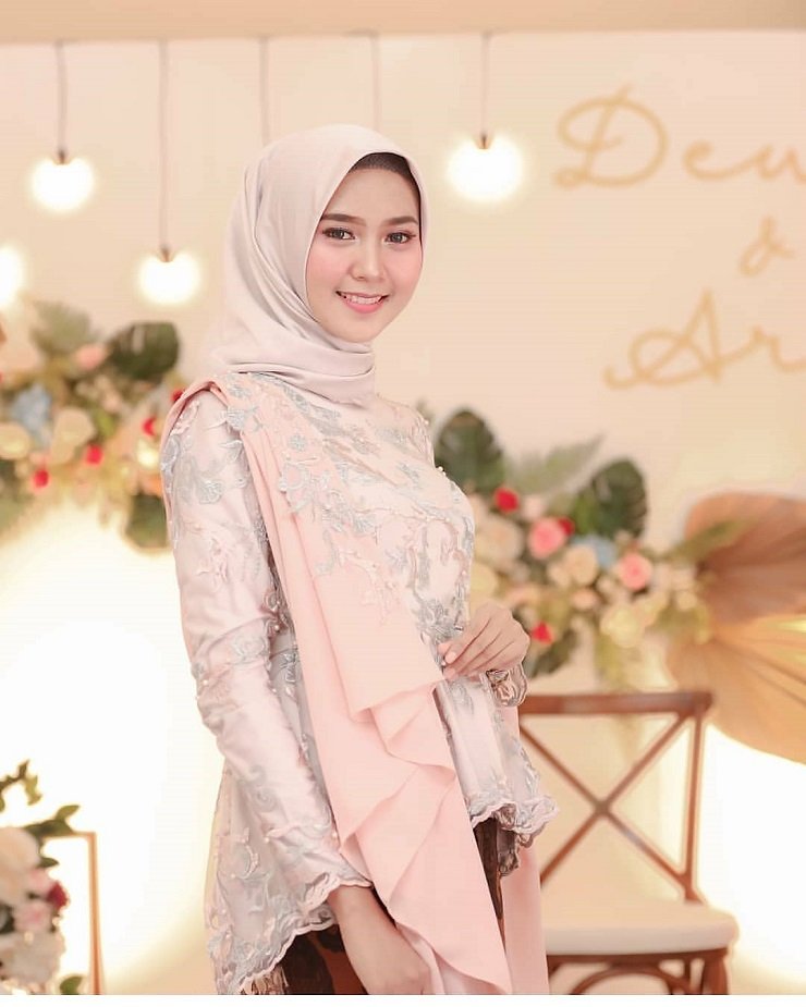 Detail Gambar Kebaya Modern Untuk Orang Tua Nomer 28