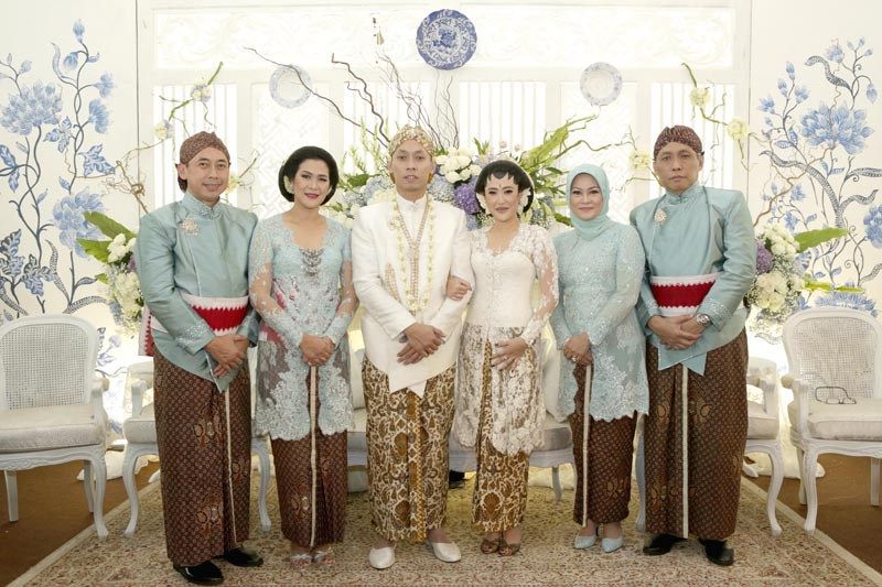 Detail Gambar Kebaya Modern Untuk Orang Tua Nomer 40