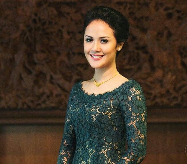 Detail Gambar Kebaya Modern Untuk Orang Tua Nomer 45