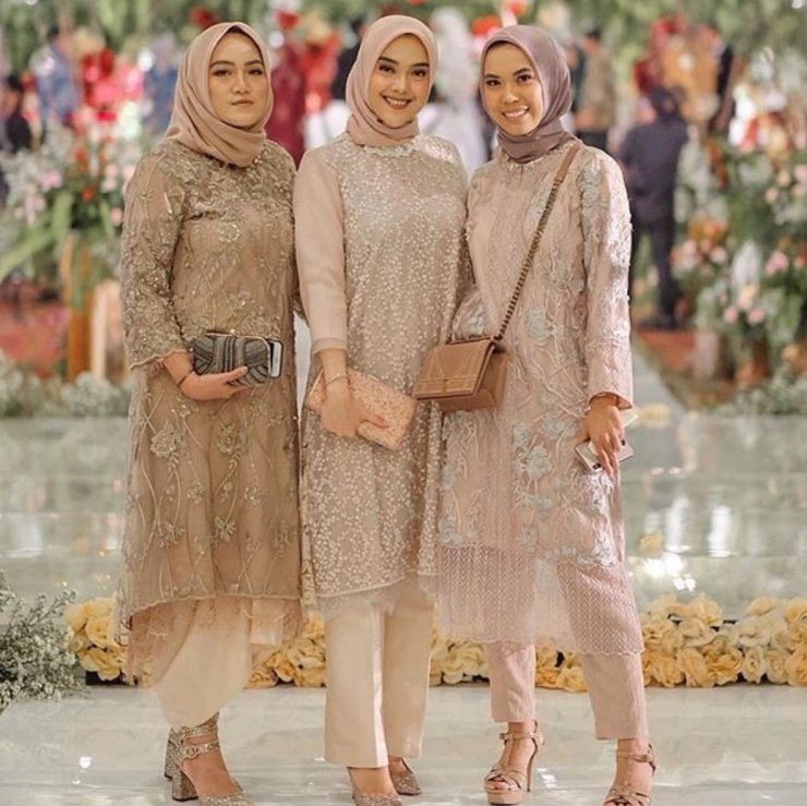 Detail Gambar Kebaya Muslim Modern Nomer 15