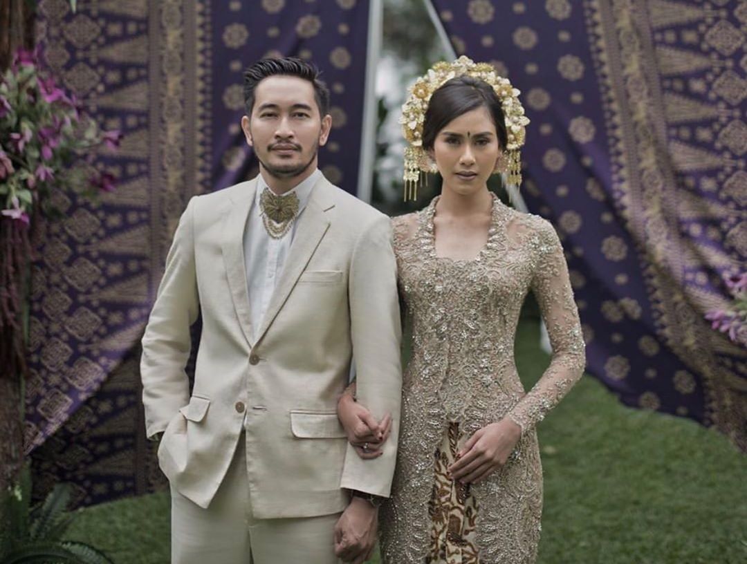 Detail Gambar Kebaya Pengantin Nomer 22