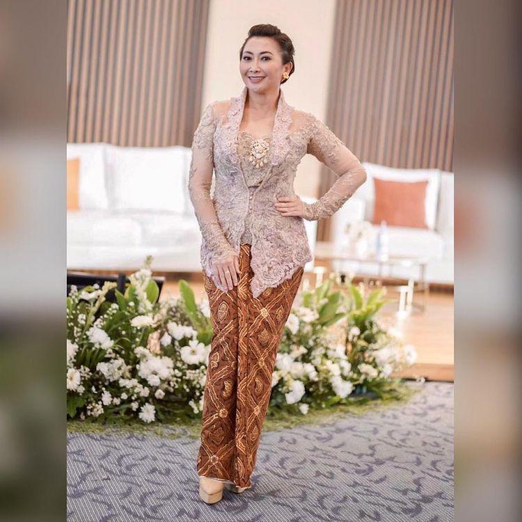 Detail Gambar Kebaya Untuk Orang Gemuk Nomer 7