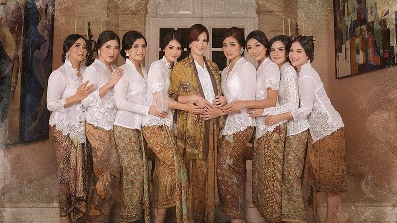 Detail Gambar Kebaya Wisuda Nomer 38