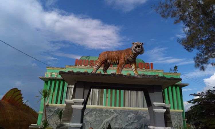 Detail Gambar Kebun Binatang Bukittinggi Nomer 33