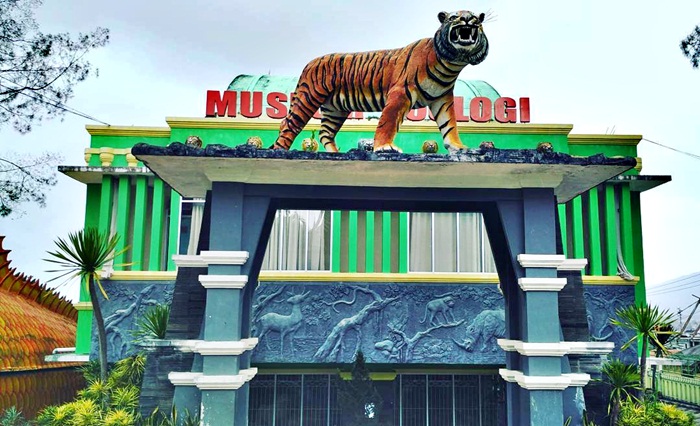 Detail Gambar Kebun Binatang Bukittinggi Nomer 8