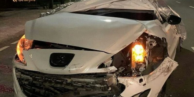 Detail Gambar Kecelakaan Mobil Mewah Nomer 29