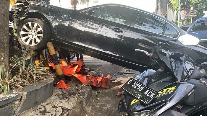 Detail Gambar Kecelakaan Mobil Mewah Nomer 32