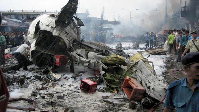 Detail Gambar Kecelakaan Pesawat Di Medan Nomer 2