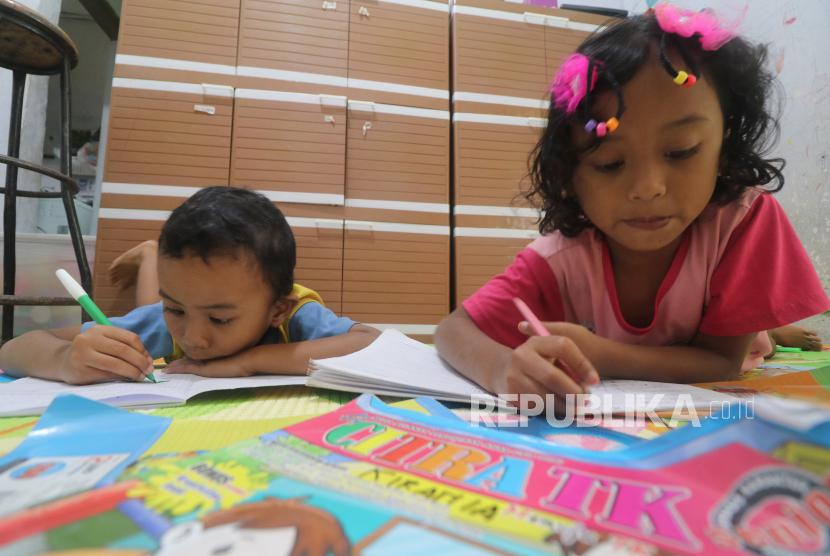 Detail Gambar Kegiatan Anak Di Rumah Nomer 21