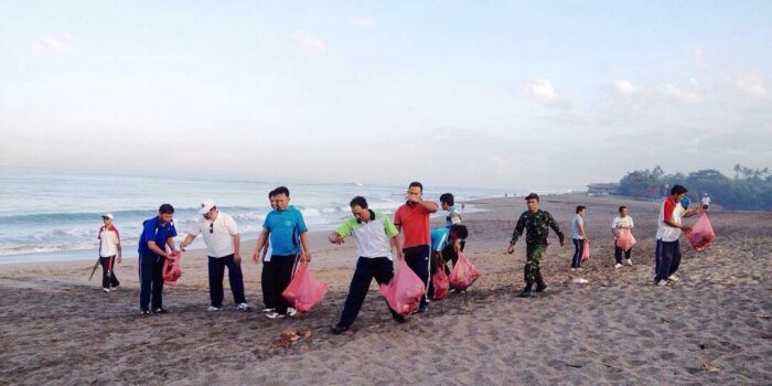 Detail Gambar Kegiatan Di Pantai Nomer 48