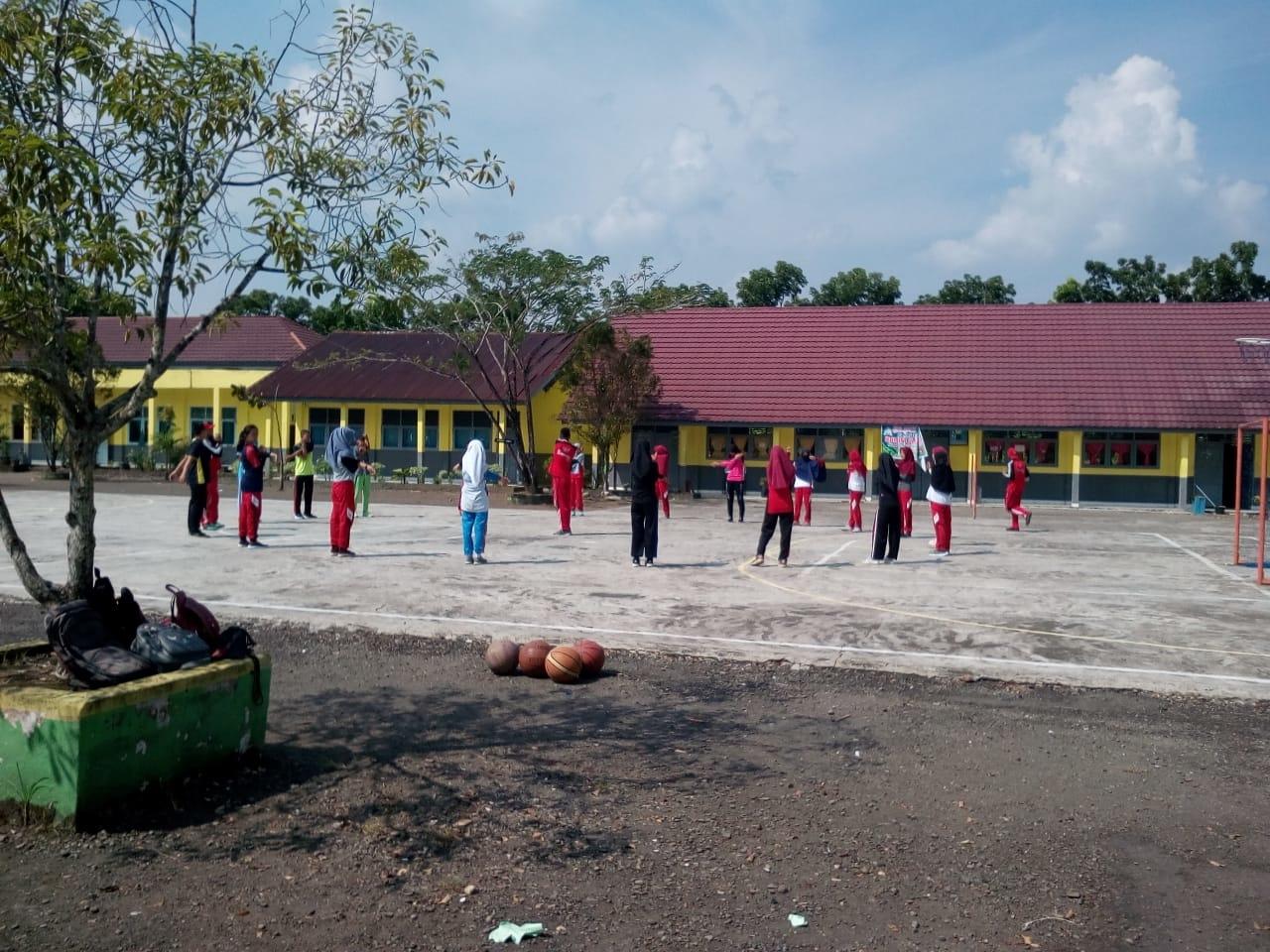 Detail Gambar Kegiatan Ekskul Seni Musik Siswa Sma Daerah Pedesaan Nomer 4