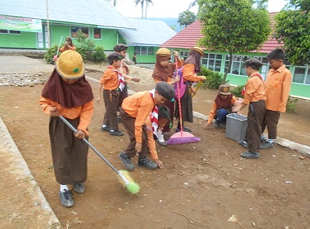 Gambar Kegiatan Gotong Royong - KibrisPDR