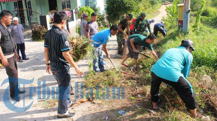 Detail Gambar Kegiatan Gotong Royong Nomer 30