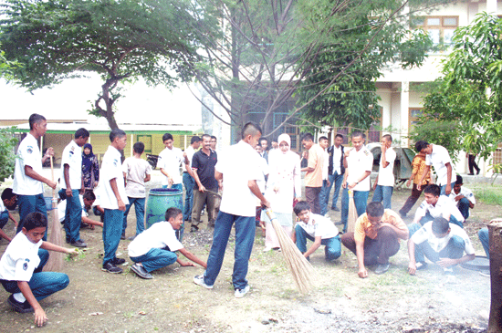 Detail Gambar Kegiatan Gotong Royong Di Lingkungan Sekolah Nomer 16