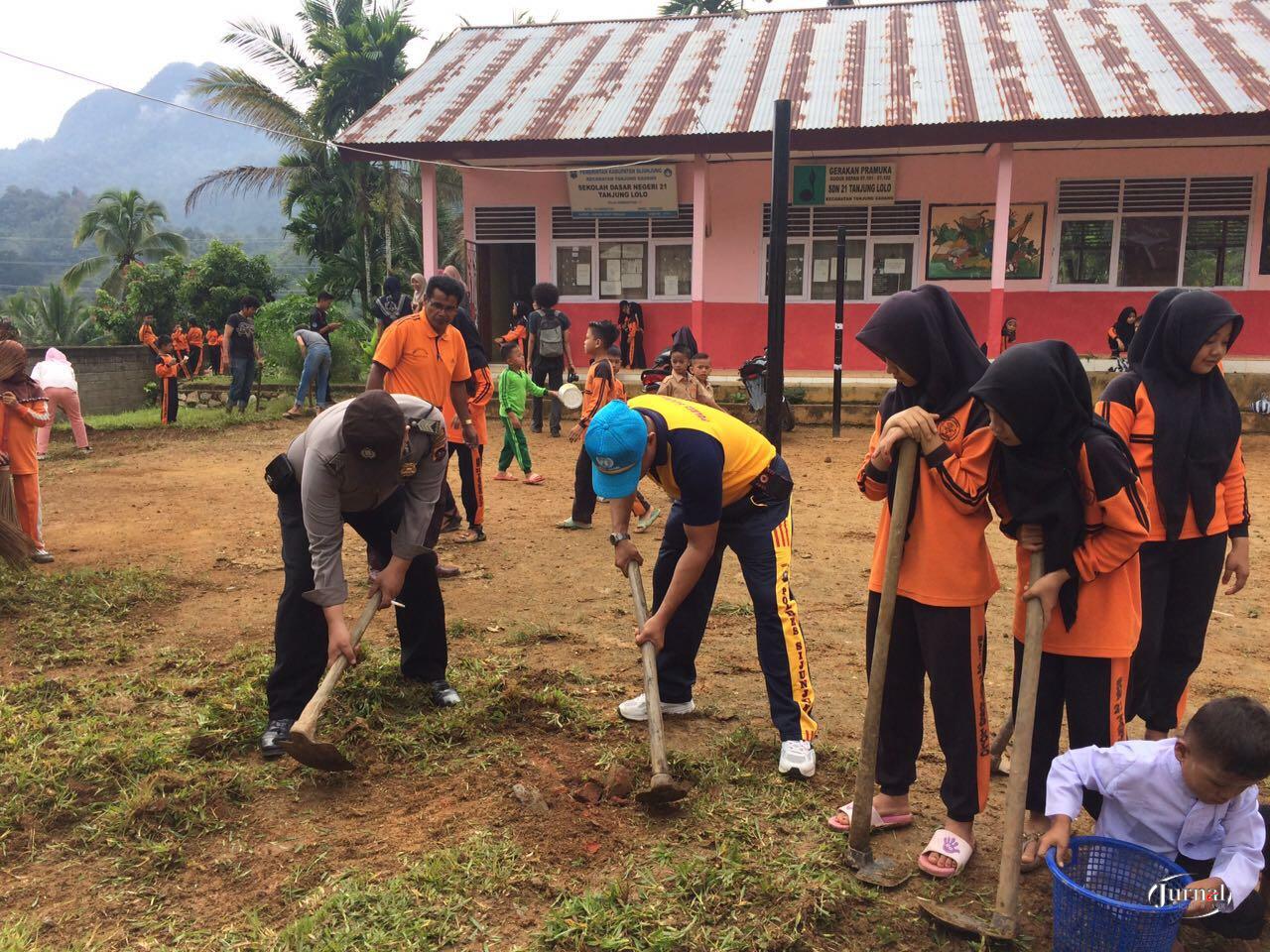 Detail Gambar Kegiatan Gotong Royong Di Lingkungan Sekolah Nomer 7