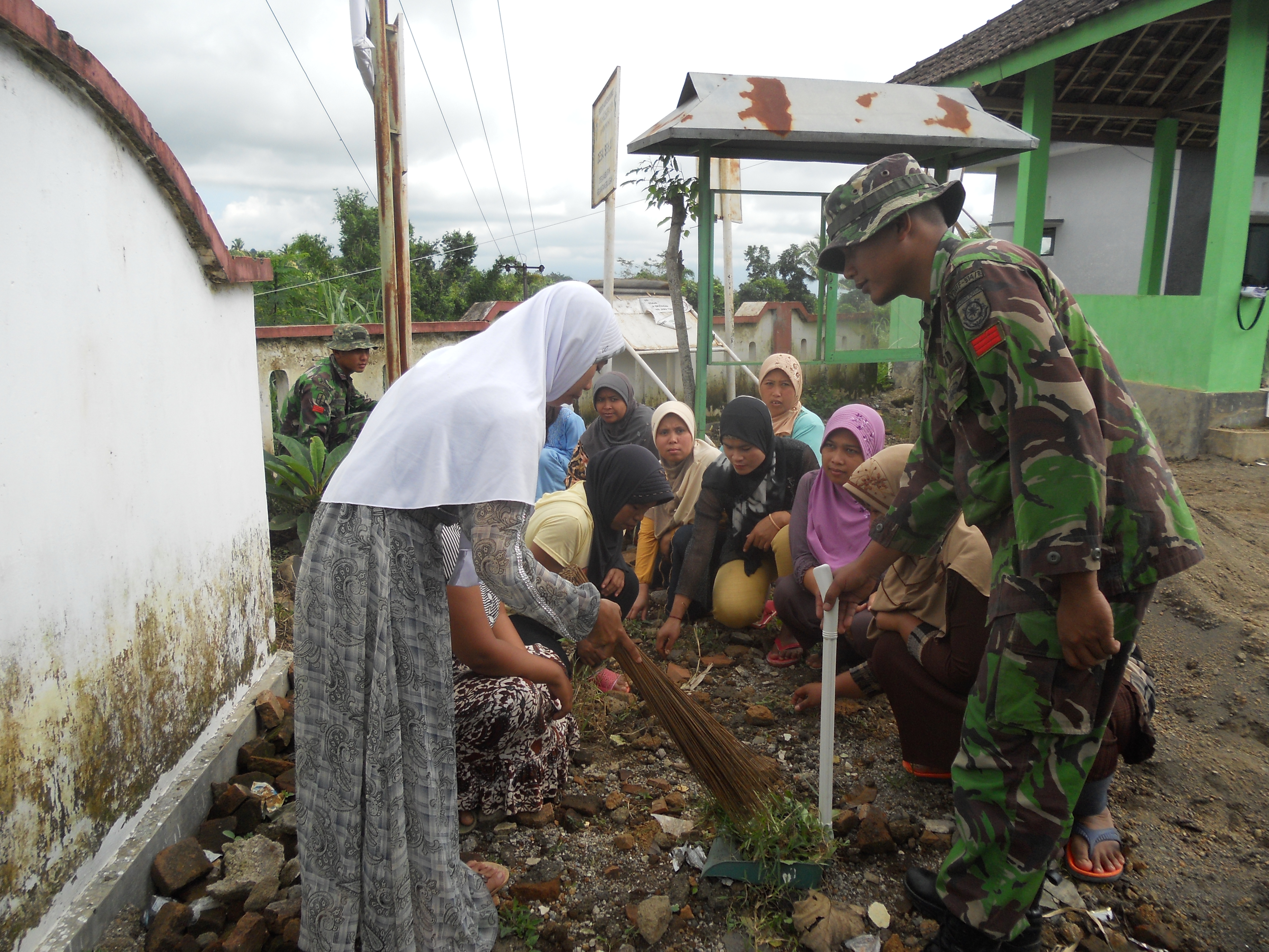 Detail Gambar Kegiatan Karya Bakti Tni Ad Nomer 9