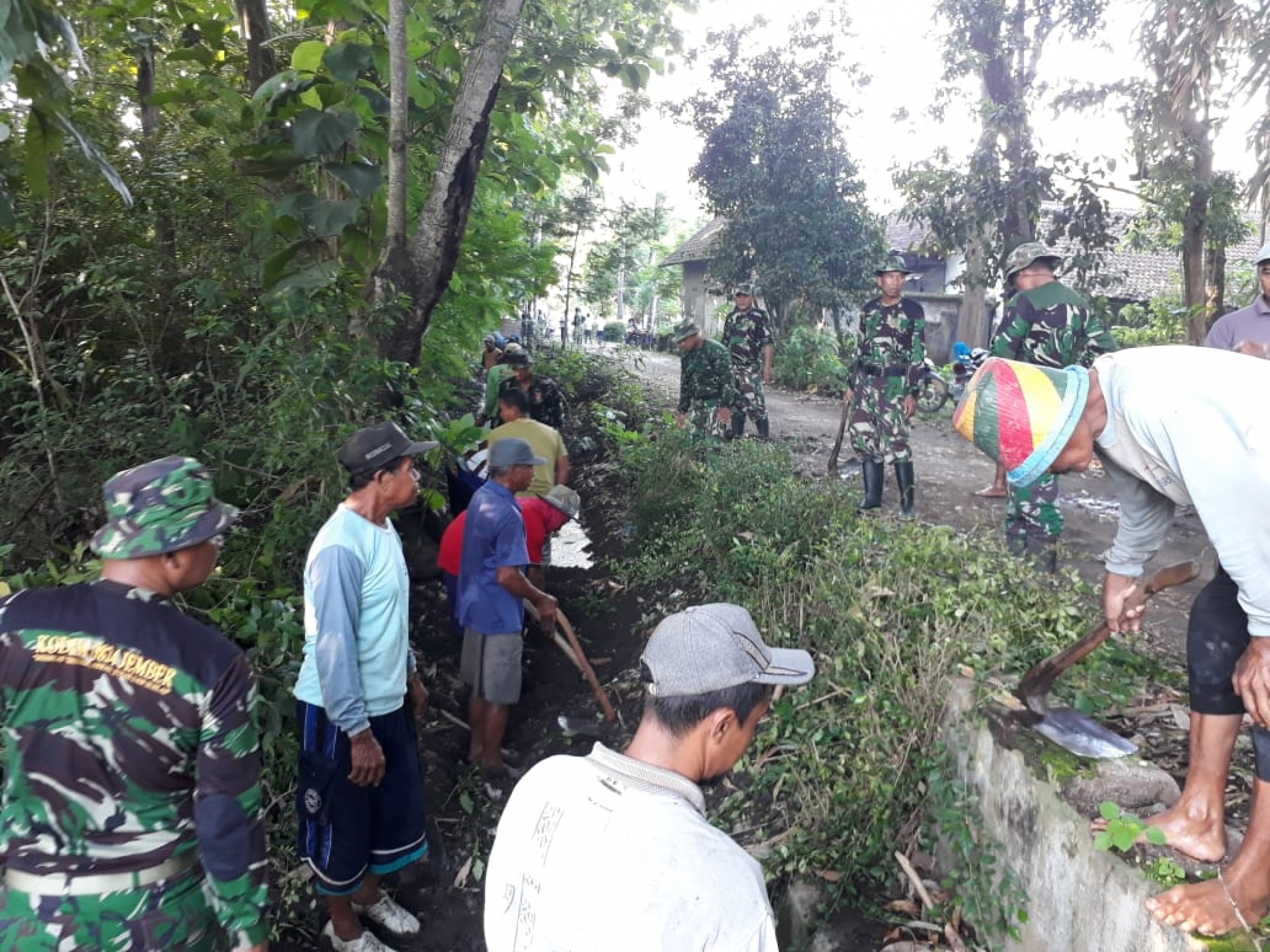 Detail Gambar Kegiatan Karya Bakti Tni Ad Nomer 29