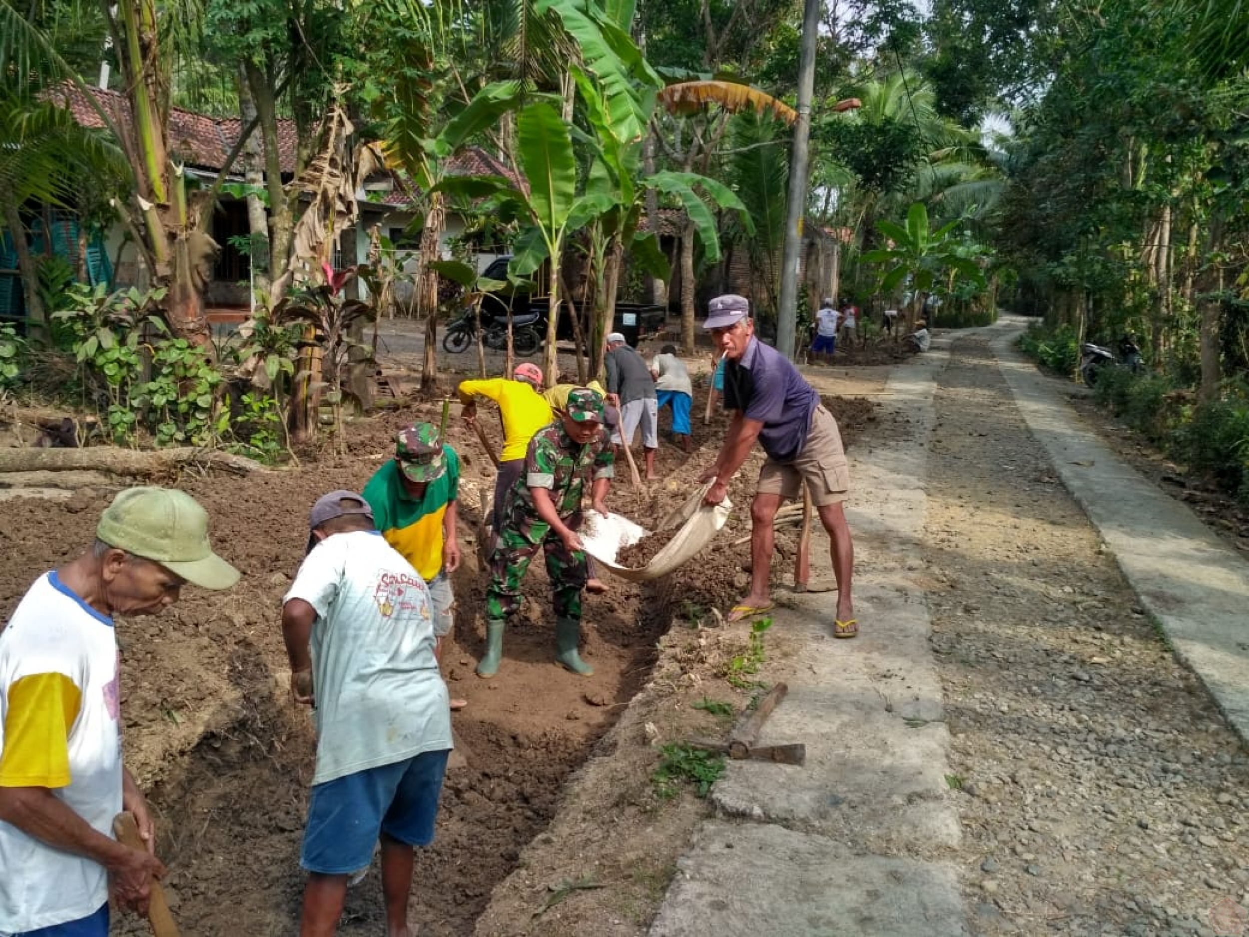 Detail Gambar Kegiatan Karya Bakti Tni Ad Nomer 39