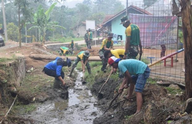 Detail Gambar Kegiatan Karya Bakti Tni Ad Nomer 48