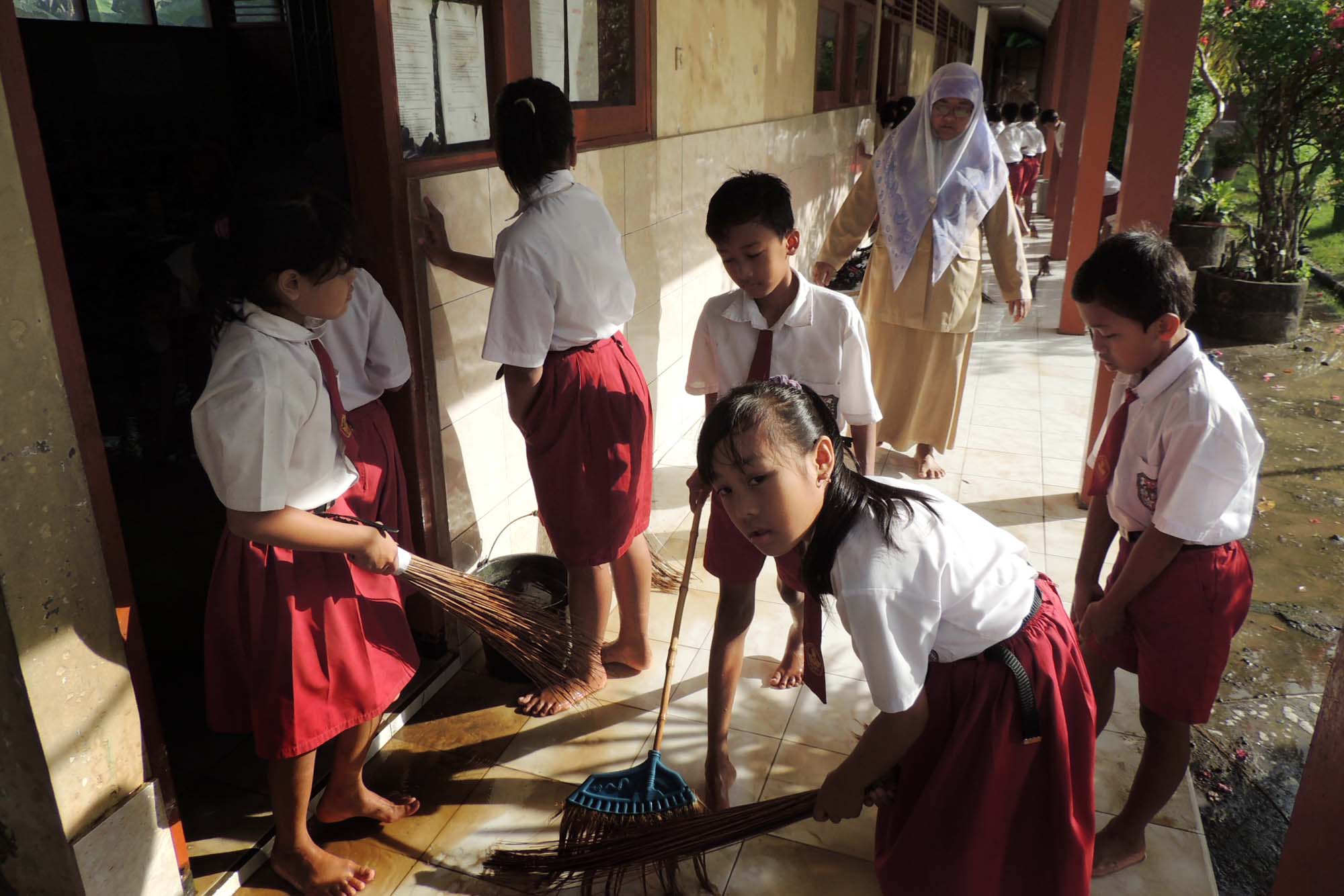 Detail Gambar Kegiatan Kerja Bakti Di Sekolah Nomer 18