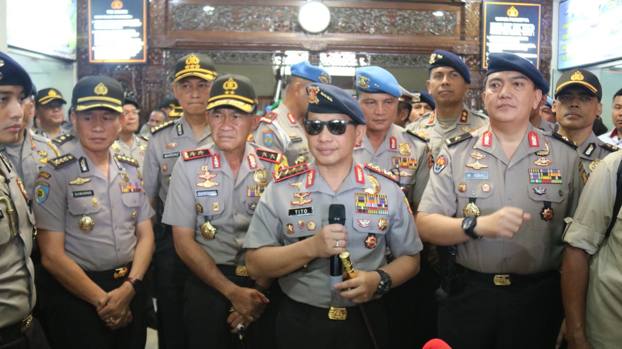 Detail Gambar Kegiatan Polisi Heroik Nomer 19