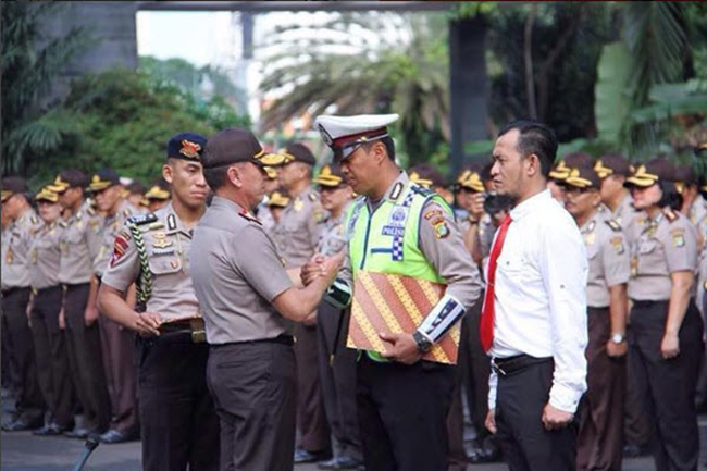 Detail Gambar Kegiatan Polisi Heroik Nomer 36