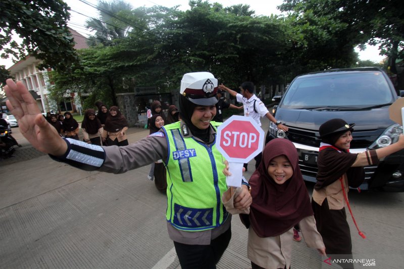 Detail Gambar Kegiatan Polisi Nomer 17