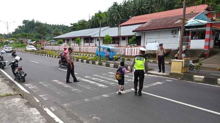 Detail Gambar Kegiatan Polisi Nomer 5