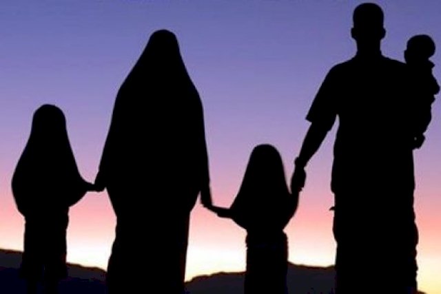 Detail Gambar Keluarga Kecil Islami Nomer 5