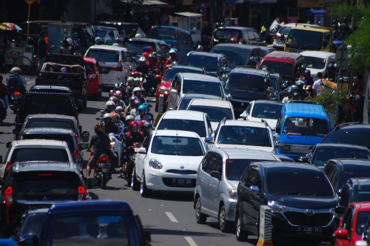 Detail Gambar Kendaraan Padat Di Jalan Raya Nomer 19