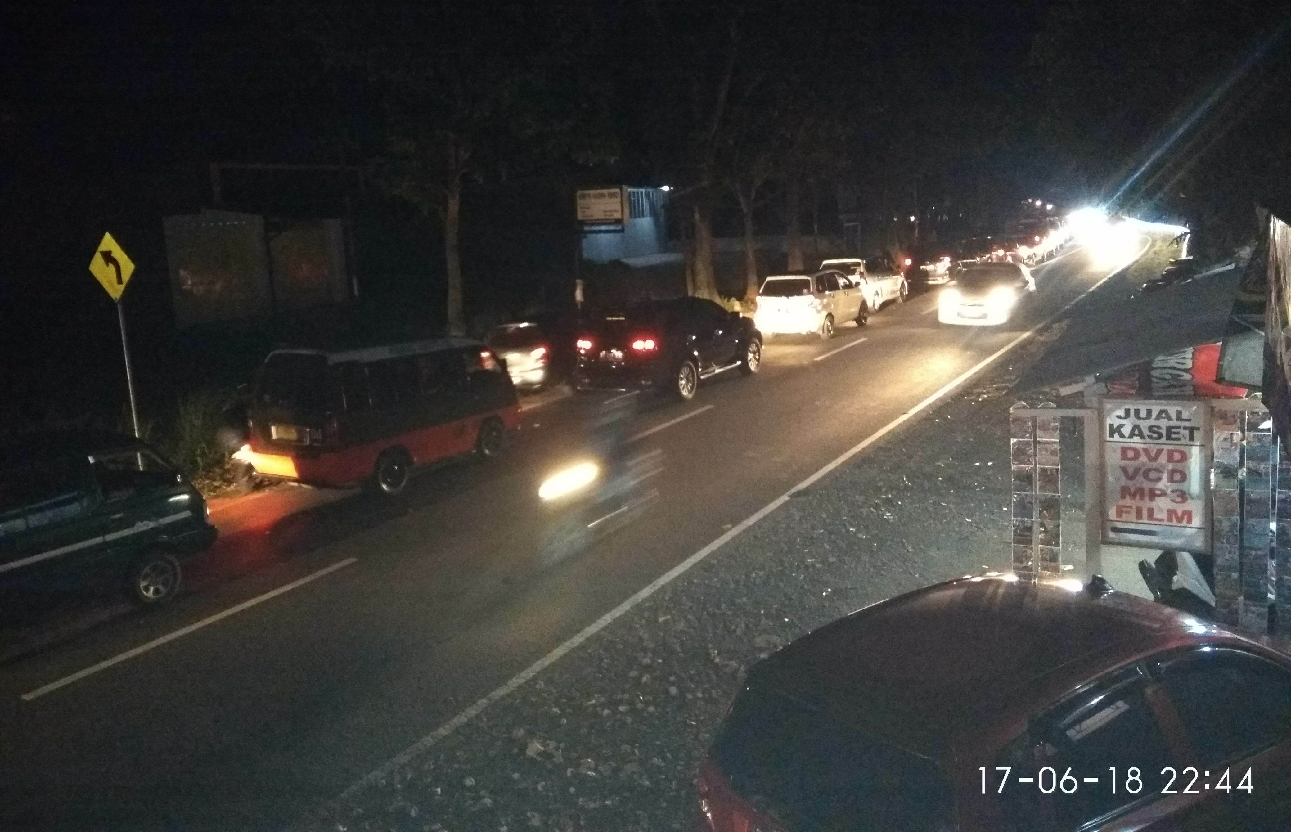 Detail Gambar Kendaraan Padat Di Jalan Raya Nomer 53