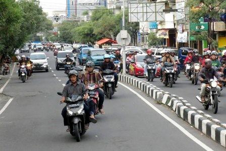 Gambar Kendaraan Roda Dua Di Kota Solo - KibrisPDR