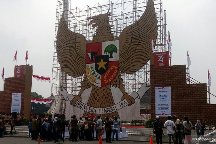 Detail Gambar Kepala Burung Garuda Nomer 33