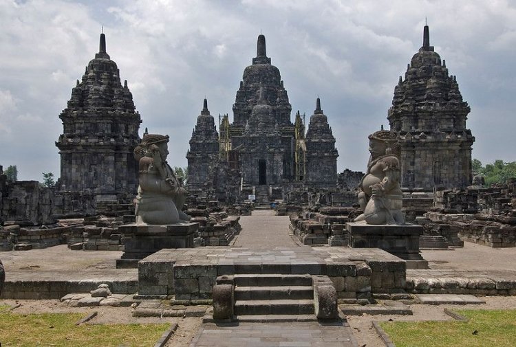 Detail Gambar Kerajaan Hindu Budha Di Indonesia Nomer 36