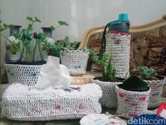 Detail Gambar Kerajinan Dari Limbah Plastik Nomer 29