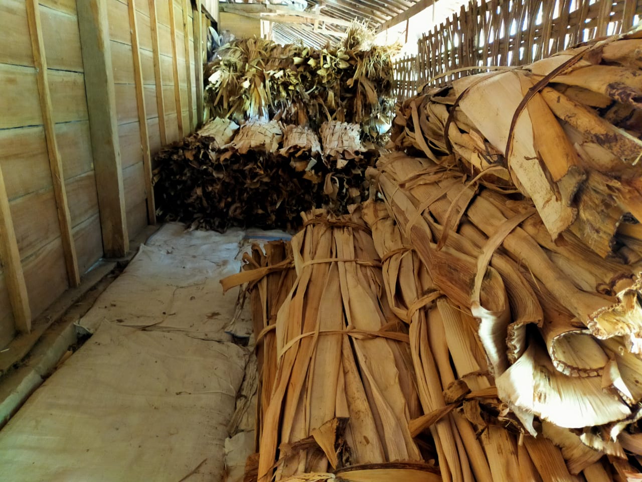 Detail Gambar Kerajinan Pelepah Pisang Nomer 32