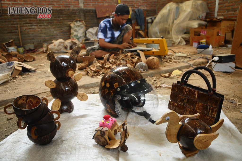 Detail Gambar Kerajinan Tempurung Kelapa Nomer 45