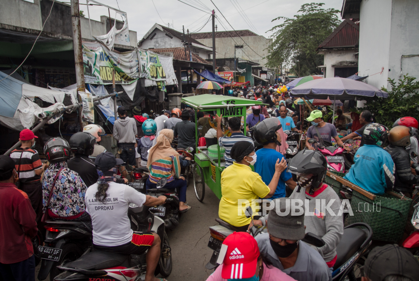 Detail Gambar Keramaian Di Pasar Nomer 16