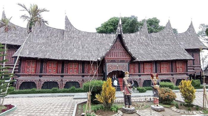 Detail Gambar Keramik Nusantara Gambar Rumah Adat Sumatra Nomer 12