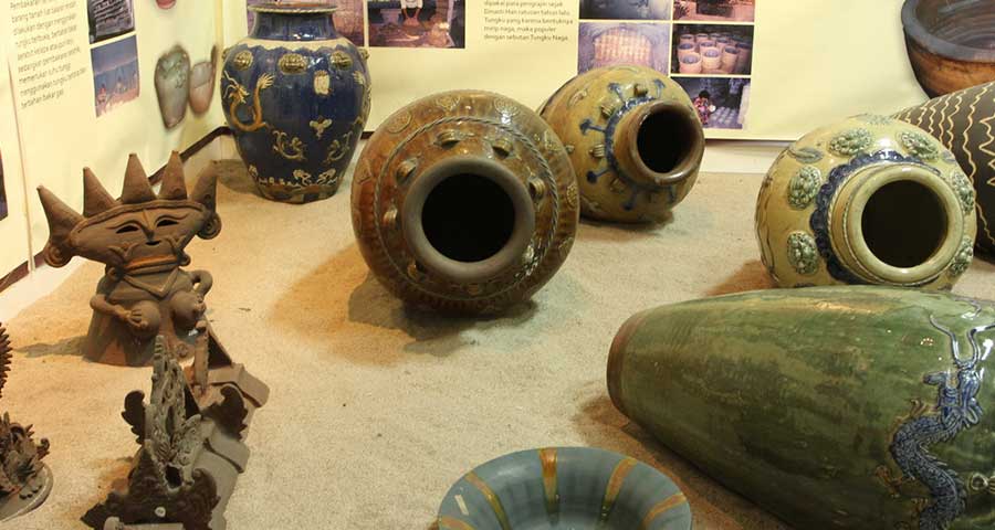 Detail Gambar Keramik Nusantara Gambar Senjata Tradisional Nomer 14